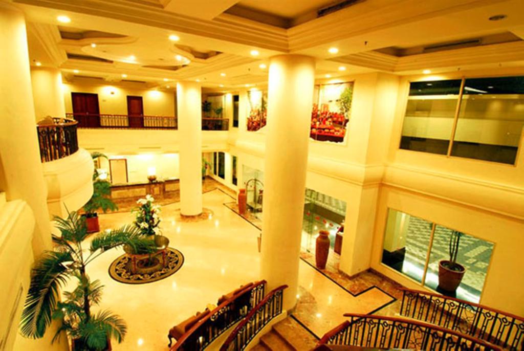 Hotel Gran Puri Manado Esterno foto