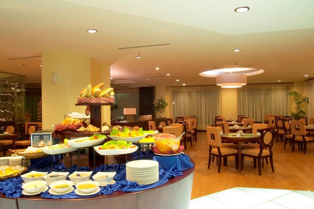 Hotel Gran Puri Manado Esterno foto