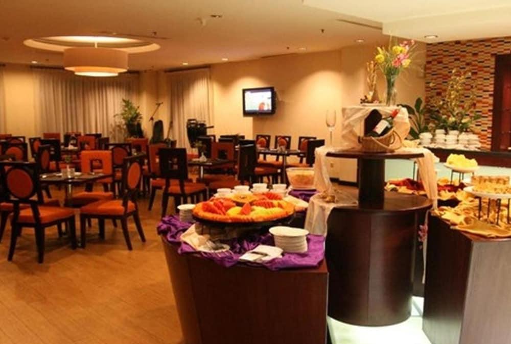 Hotel Gran Puri Manado Esterno foto