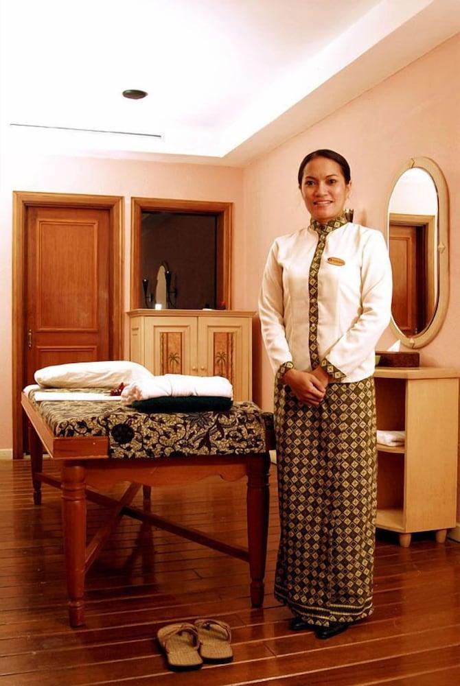 Hotel Gran Puri Manado Esterno foto