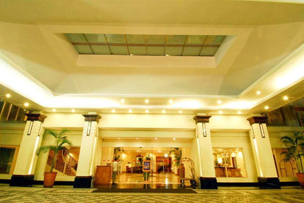 Hotel Gran Puri Manado Esterno foto